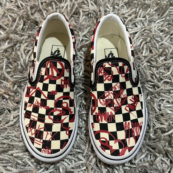 Vans Graphic Shoes.‎ Women’s 5.5. Men’s 4. - Picture 3 of 4